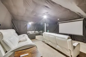 Home Theater & Hot Tub: Mtn-view Winthrop Home - Interiør