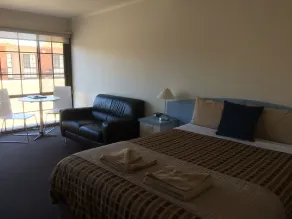 Ambassador Motor Inn - Room