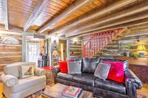 Lovely Flat Rock Cabin From 1905 w/ Fireplace - Interiør