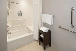 Courtyard by Marriott Glassboro Rowan University - Salle de bain