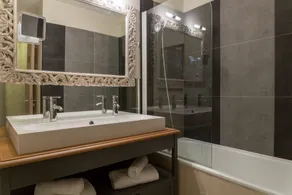 Hôtel Médiéval, Rochemaure - Salle de bain