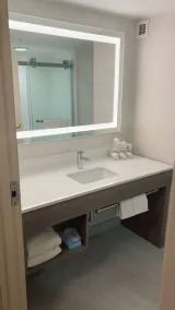 Holiday Inn Express Hotel & Suites Drums-Hazelton by IHG - Salle de bain