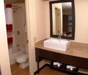 Red Roof Inn PLUS+ Washington DC - Alexandria - Badrum
