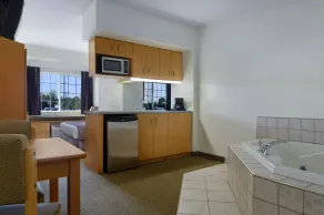 Microtel Inn & Suites by Wyndham Plattsburgh - Chambre