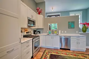 Grand Rapids Area Lakefront House w/ Dock - Interior