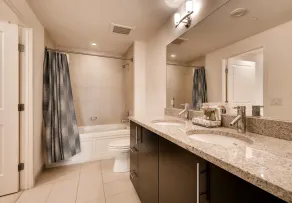 Bluebird Suites near National Airport - Bathroom