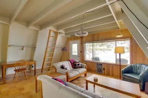 Quiet Deer River Cabin w/ Dock + Lake View! - Interiör