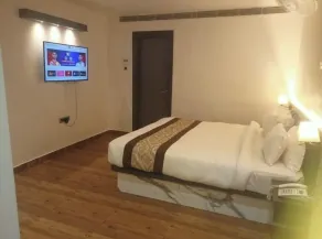 Treebo Golden Leaf - Room