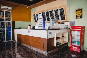 RedDoorz Plus near Sultan Hasanuddin Airport - Reception