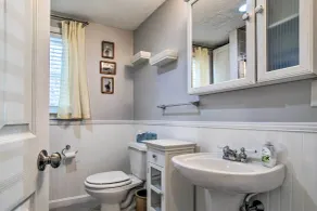 Walk to Great Pond: Spacious East Falmouth Home - Innvendig
