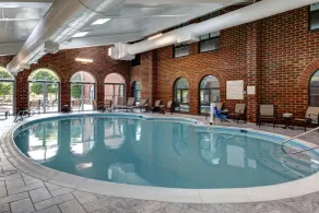 Embassy Suites Williamsburg - Piscine