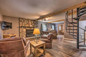 Rustic Ruidoso Cabin w/ Large Deck & Grill! - Intérieur