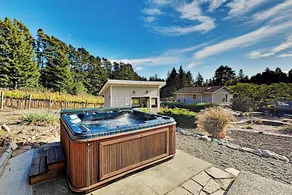 Mtn-view Retreat w/ Hot Tub + Deck in Sebastopol - Interiør