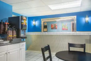 Super 8 by Wyndham Durham/University Area NC - Hall