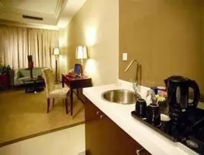 Ramada by Wyndham Wujiaochang Shanghai - Room