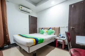 Treebo Silver Apartment - Room
