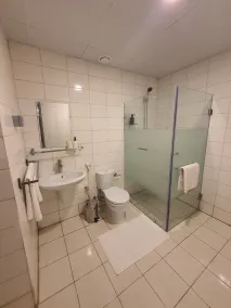 Riggae Tower Hotel - Bathroom