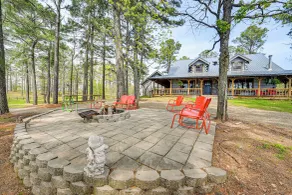 Broken Bow Cabin w/ Hot Tub & Fishing On-site! - Interior