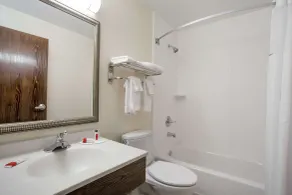 Super 8 by Wyndham College Park Wash DC Area - Salle de bain