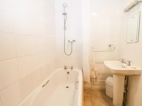 Byre Cottage 3 - Bathroom