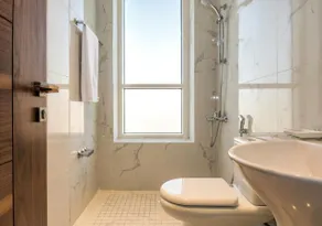 Tiara Quraish - Bathroom