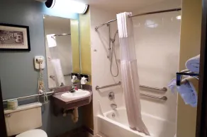 Super 8 by Wyndham Casper East/Evansville - Salle de bain