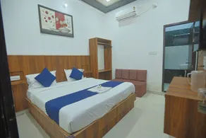 Hotel RK Residency Near Prem Mandir OR Bankey Bihari Vrindavan - Zimmer