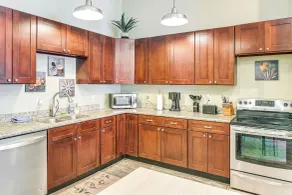 Bring a Pet: Historic Downtown Olean Apartment - Innenbereich