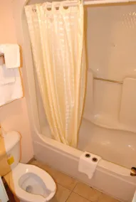 Coconut Grove Motor Inn - Bathroom