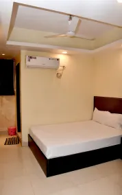Hotel Maple Inn - Room