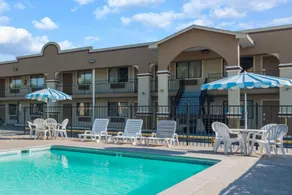 Days Inn by Wyndham San Marcos - Piscine