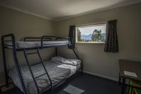 Fiordland Great Views Holiday Park - Habitación