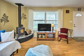Charming Rusk Guest Cabin w/ Shared Yard - Innenbereich