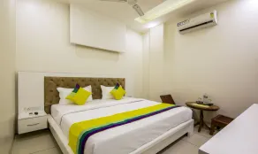 Itsy Hotels GM Residency - Room