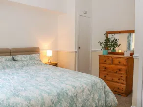17 Riverside - Room