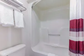 Red Roof Inn Forrest City - Salle de bain