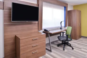 Holiday Inn Express Hotel & Suites Elgin by IHG - Room