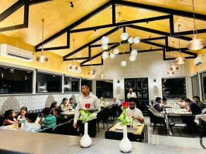 Five Elements Hotels Goldleaf Haldwani - Restaurant