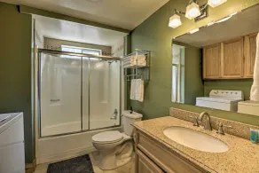 South Lake Tahoe Cabin ~ 7 Mi to Ski Resort! - Interior