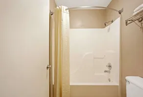 Super 8 by Wyndham Oklahoma/Frontier City - Salle de bain