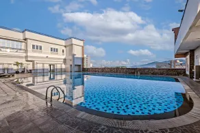 Grand Whiz Megamas Manado - Pool