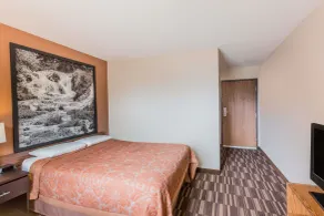 Super 8 by Wyndham Madison - Zimmer
