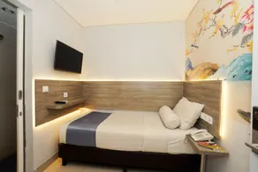 Front One Budget Hotel Slamet Riyadi Solo - Værelse