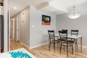 4 Bedroom Suite in Calgary - In-room dining