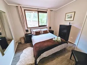 Rustic Country Lane Farmhouse in Lysterfield - Habitación