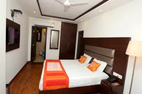 Hotel The R Blues - Near IGI Airport New Delhi - Room