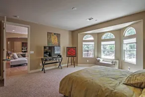 Roomy Home w/ Deck, 5 Mi to Lake Arrowhead Village - Interior