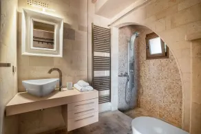 Pezoulia - Bathroom