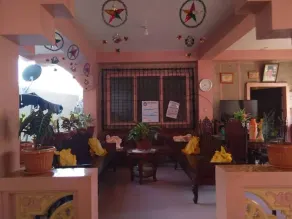 Ludy's Pension House - Coin salon dans le hall