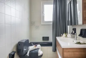 Malibu Studios & Apartments - Bathroom